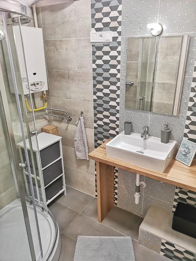 Central Home Apartment In The City Center Eger Buitenkant foto
