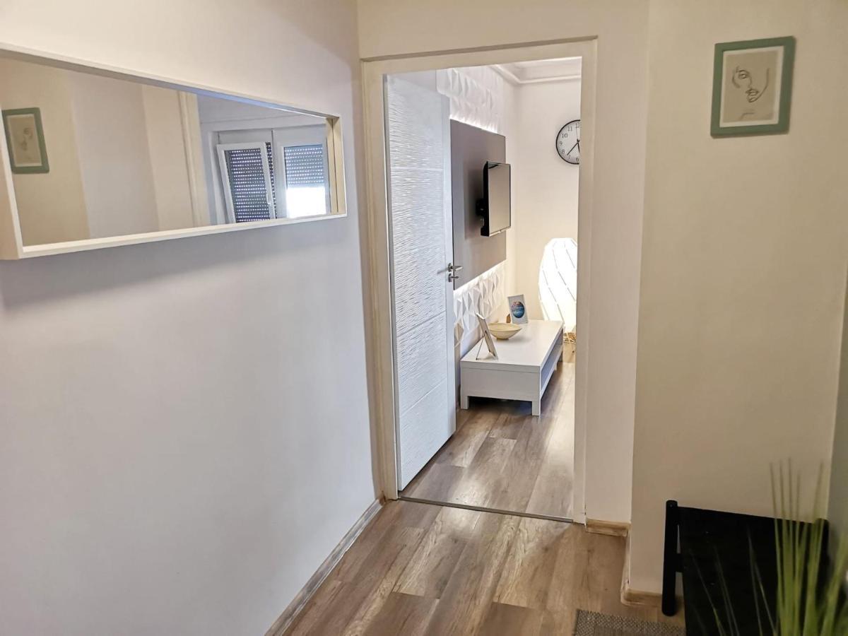 Central Home Apartment In The City Center Eger Buitenkant foto