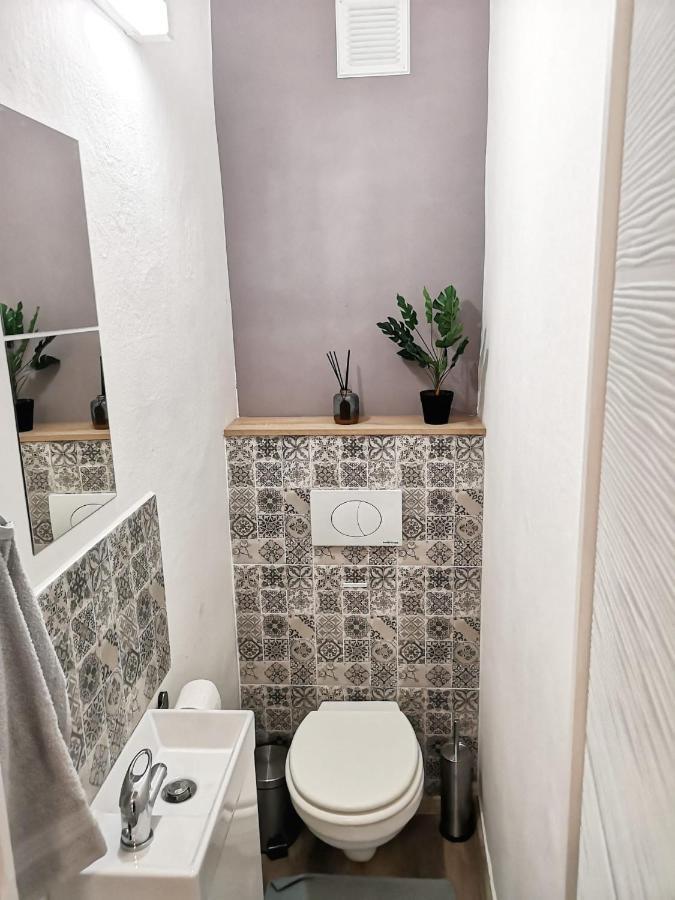 Central Home Apartment In The City Center Eger Buitenkant foto