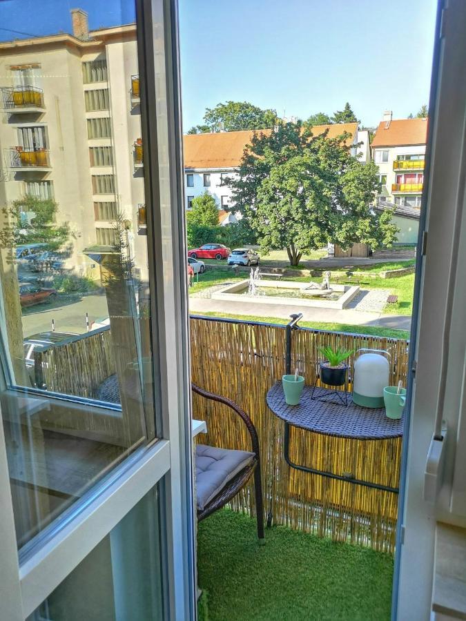 Central Home Apartment In The City Center Eger Buitenkant foto