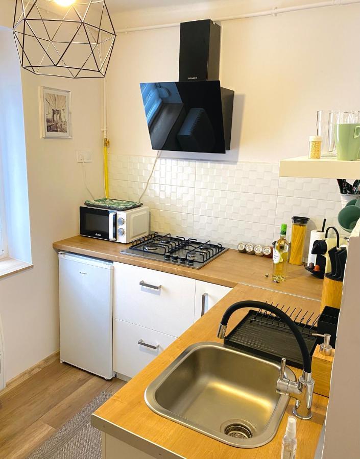Central Home Apartment In The City Center Eger Buitenkant foto