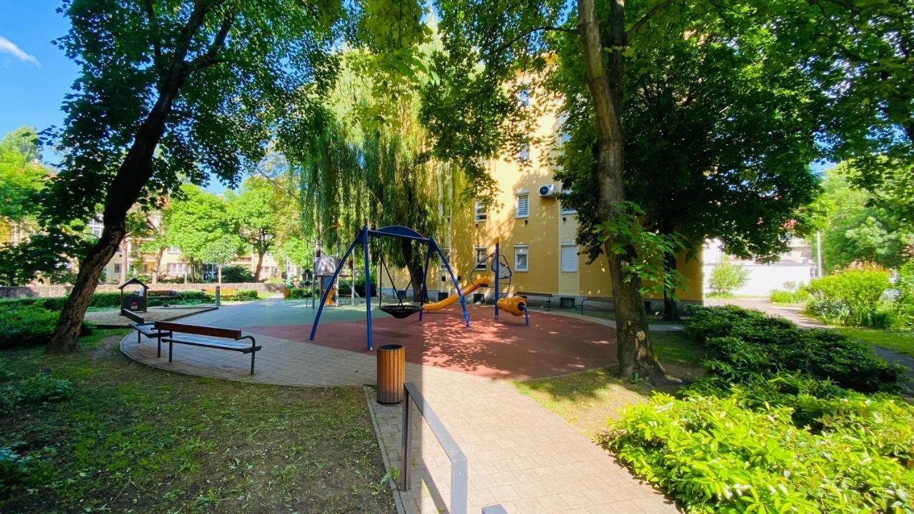 Central Home Apartment In The City Center Eger Buitenkant foto